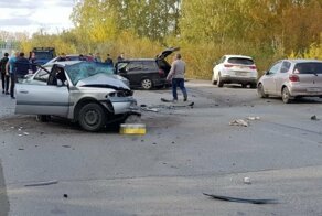 Авария дня. В Новосибирске столкнулись пять автомобилей: пострадала семья