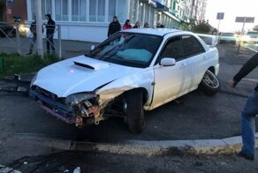 Авария дня. Быстрый Субарист устроил ДТП в Магадане