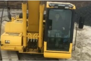 Суровое ямальское селфи с помощью экскаватора