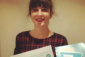 Слепая и глухая девушка собирается стать врачом