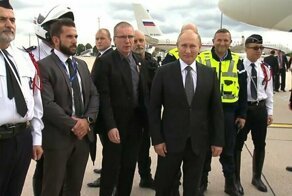 Французские силовики не отпустили Путина в Россию без фото на память