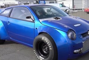 Гоночный двухмоторный Volkswagen Lupo с мощностью 1800 лошадиных сил