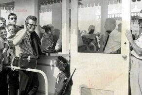 Первый посетитель Диснейленда вот уже 64 года остается завсегдатаем парка