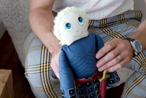 Джейме из "Игры престолов" держит дома Бриенну Тарт