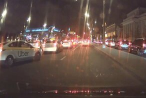 Таксист перестроился через две полосы прямо в машину