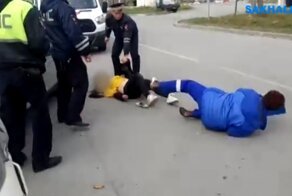 Пьяная 14-летняя сахалинка угнала машину отца, устроила ДТП и пнула врача