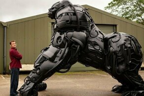 Британский скульптор создал «гориллу апокалипсиса» из отходов автомобильной промышленности