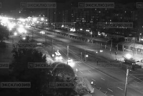В Петербурге автомобиль влетел в трамвайную остановку, погибла женщина