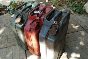 Как появилась канистра для топлива с тремя ручки