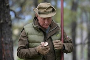 "ФСО в канаве дышит": Шнуров написал стих о Путине в тайге