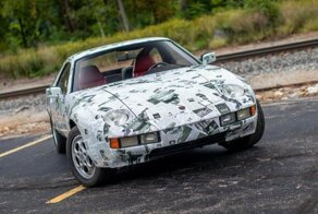 Энтузиаст завернул Porsche 928 в газету
