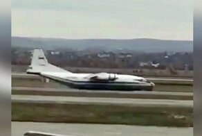 В аэропорту Екатеринбурга аварийную посадку совершил военный самолет Ан-12
