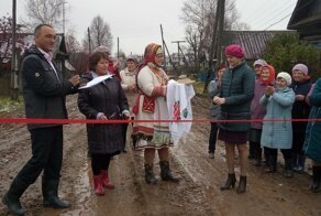 Пользователи Сети засмеяли отремонтированные дороги в удмуртской деревне