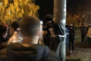 Архангельск. В Цигломени местные жители побили и привязали к столбу любителя полапать женщин