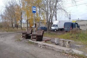 В Нижегородской области местные жители намекнули чиновникам на то, что пора установить нормальную остановку
