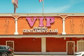 «Джентльменские клубы» Франсуа Проста – придорожные стрип-заведения Америки