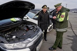 Новое веяние в строевых смотрах: на Северном флоте проверили личные автомобили военнослужащих