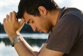 В Ватикане выпустили электронные четки с "умным крестом"