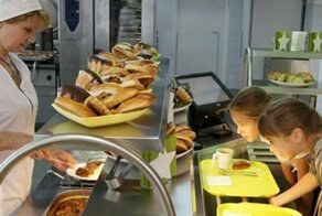 «Адресная» помощь лишила малообеспеченных школьников бесплатного питания