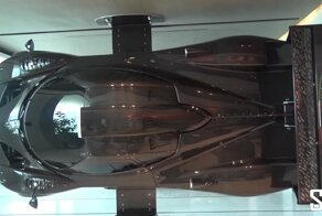 Коллекционер суперкаров подвесил в своей гостиной Pagani Zonda