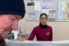 Пенсионер со слезами на глазах умолял ветеринаров спасти собаку