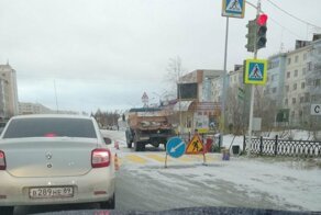 В Ямало-Ненецком автономном округе дорожники нанесли разметку на заснеженный асфальт