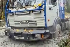 КамАЗ сумел преодолеть лесное бездорожье