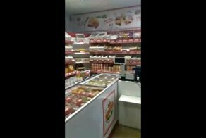 Посетители магазина очень хотели купить котлет, но никак не могли найти продавца