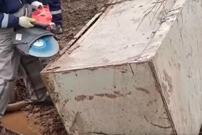 В Сети появилось видео вскрытия сейфа, найденного на прииске