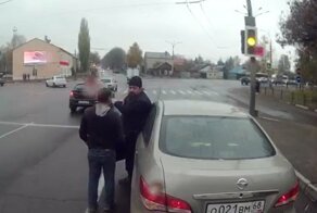 Священник едва не устроил ДТП, пытаясь проучить водителя автобуса