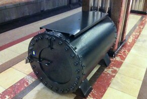 Для чего на станциях метро устанавливают железные баки