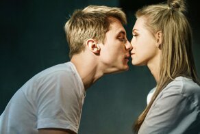 В сети нарастает скандал вокруг откровенной сцены Кристины Асмус в фильме «Текст»