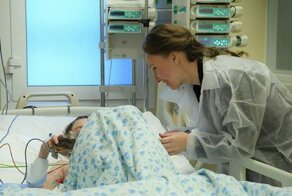 Омбудсмен Анна Кузнецова вместо реальной помощи детям делает с ними фотосессии