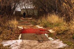 Нужно ещё больше ковров