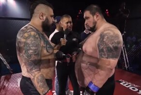 212-килограммовый боец ММА вырубил своего соперника на 22-й секунде