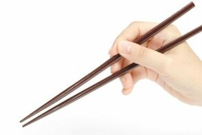 Почему только на Востоке едят палочками?