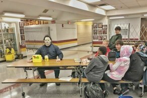 Учитель заявился в школу в образе Майкла Майерса и устроил забавную фотосессию