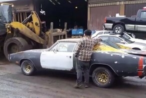 Торг здесь не уместен! Злобный продавец уничтожил собственный Dodge Charger