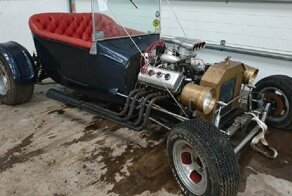 На задворках нашли коллекцию эксклюзивных авто. Берите, кто хотите!