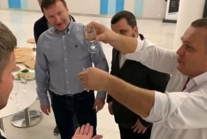 Эффектный фокус с купюрой и шампанским