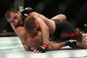 Брат Нурмагомедова сдался бойцу с одной почкой, провалив первый бой в UFC