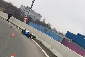 Авария дня. Падение мотоциклиста с эстакады в Москве