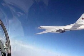 Диванная аналитика: бомбардировщик Ту-160 обогнал пару F-35A, но это не точно