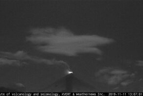 На Камчатке началось извержение самого высокого вулкана Евразии