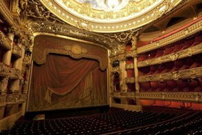 «Театр начинается с вешалки»: почему так говорят?