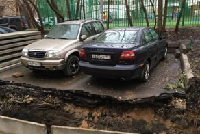 Теперь точно не угонят! Машины оказались заблокированы из-за прокладки новых труб