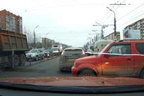 Поперёк полос: интересный выезд на главную дорогу