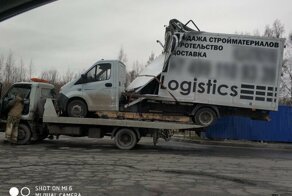 У "Моста глупости" удачный день – после "Газели" под ним застрял автобус