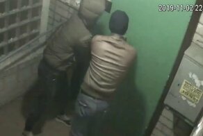 Насыщенный вечер вандала в подъезде Краснодара