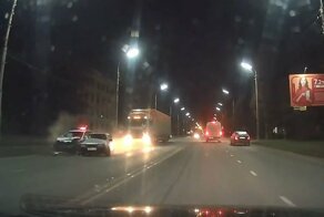 Авария дня. «Шашечник» на низком ВАЗе протаранил машину ДПС